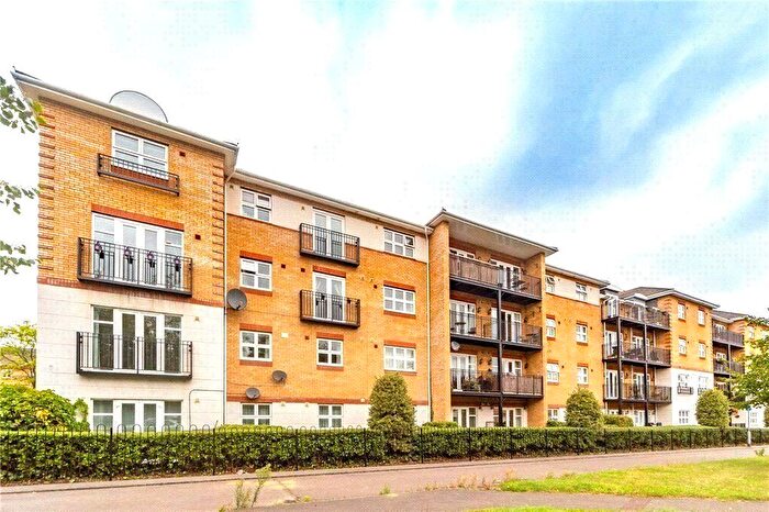 2 Bedroom Flat For Sale In Ogden Park, Bracknell, Berkshire, RG12