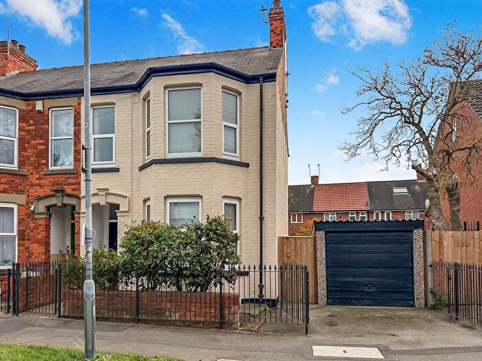 4 Bedroom End Of Terrace House For Sale In Ash Grove Beverley Road, Hull, HU5
