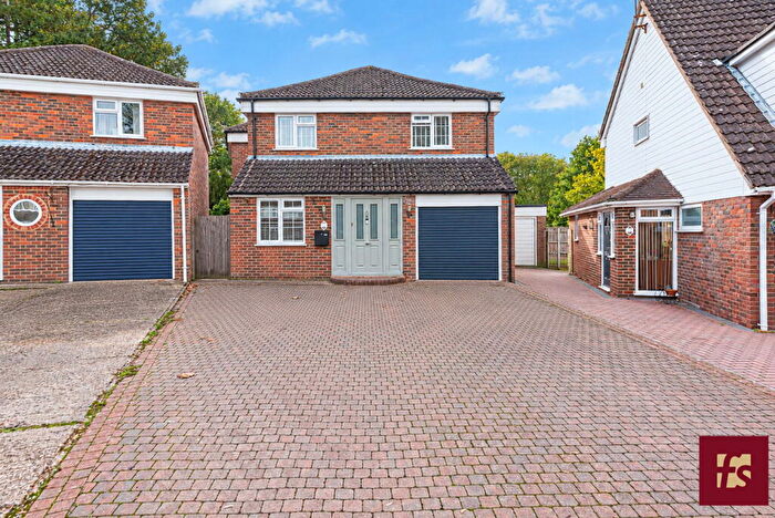 4 Bedroom Detached House For Sale In Staplehurst, Bracknell, RG12