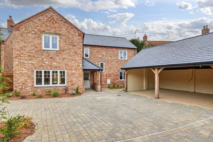 4 Bedroom Detached House For Sale In Grange Farm Close, Upper Dean, PE28