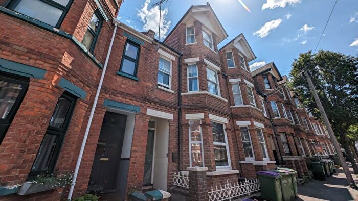 3 Bedroom Maisonette For Sale In Radnor Park Crescent, Folkestone, Kent, CT19