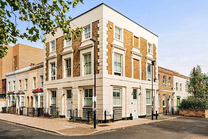 2 Bedroom Flat For Sale In Clifton Rise, London, SE14