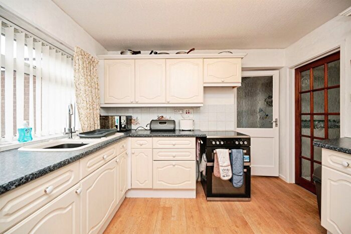 4 Bedroom Detached House For Sale In Ravenhurst Drive, Birmingham, B43