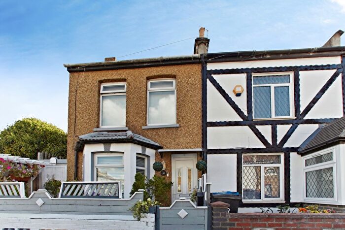 2 Bedroom End Of Terrace House For Sale In Addington Road, Croydon, CR0
