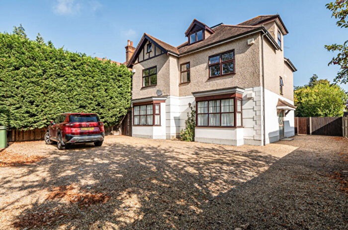 2 Bedroom Apartment For Sale In Hersham Road, Walton-On-Thames, Surrey, KT12