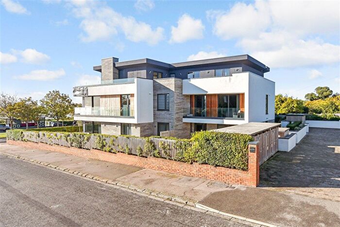 1 Bedroom Flat For Sale In St. Mildred's Avenue, Ramsgate, Kent, CT11