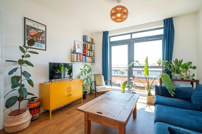 1 Bedroom Flat For Sale In Woodmill Road, Clapton, E5