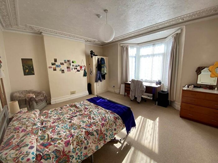 5 Bedroom Flat To Rent In Crwys Road, Cathays, Cardiff, CF24