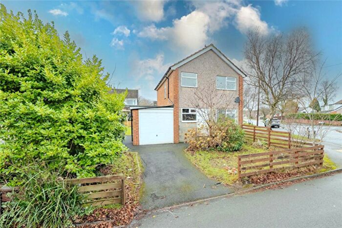 3 Bedroom Detached House For Sale In Holt Vale, Holt Park, Leeds, LS16