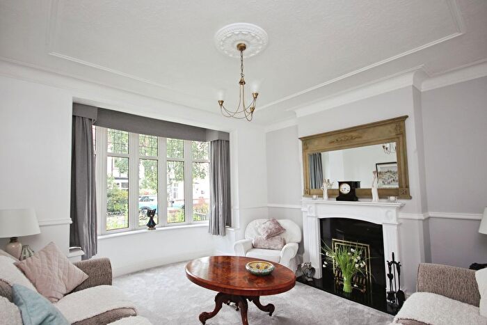 3 Bedroom Semi-Detached House For Sale In St Hildas Avenue, Grimsby, DN34