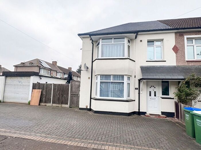3 Bedroom End Of Terrace House To Rent In Hind Crescent, Erith, DA8