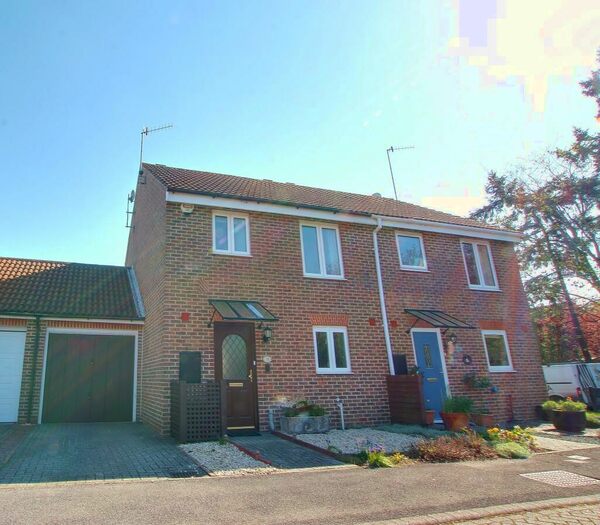 2 Bedroom Semi-Detached House To Rent In Mousehole Lane, Hythe., SO45