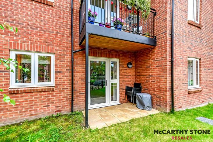 1 Bedroom Apartment For Sale In Oakhill Place, High View, Bedford, Bedfordshire, MK41