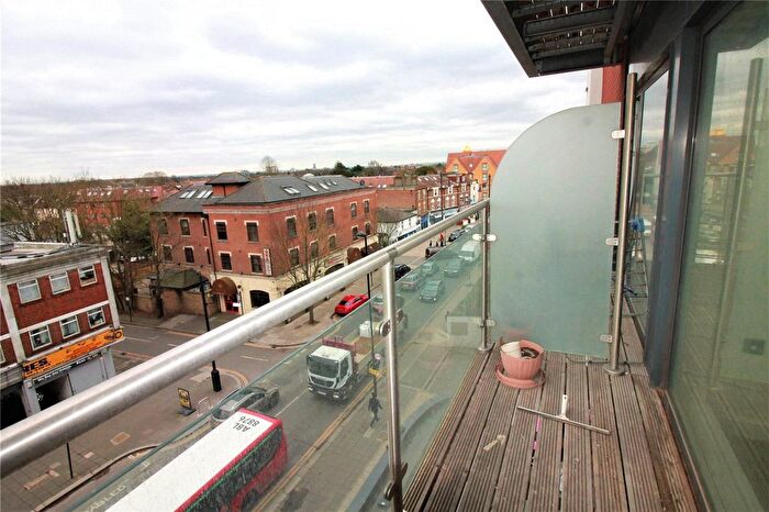 2 Bedroom Flat To Rent In The Green, Southall, UB2