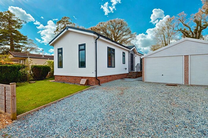 2 Bedroom Mobile/park Home For Sale In New Park, Bovey Tracey, TQ13