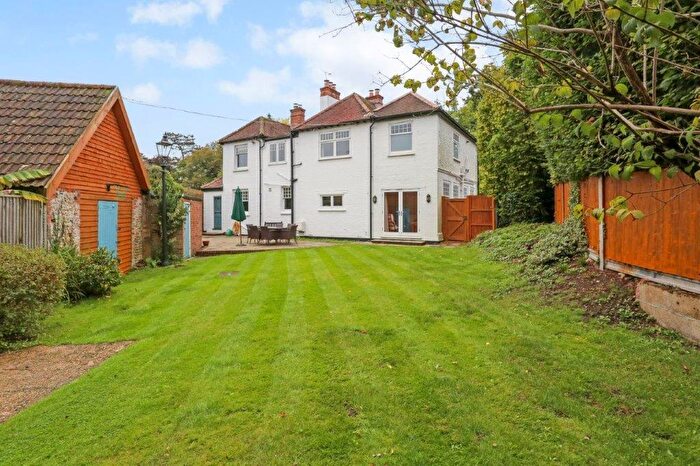 4 Bedroom Detached House For Sale In Farnborough Road, Farnham, GU9