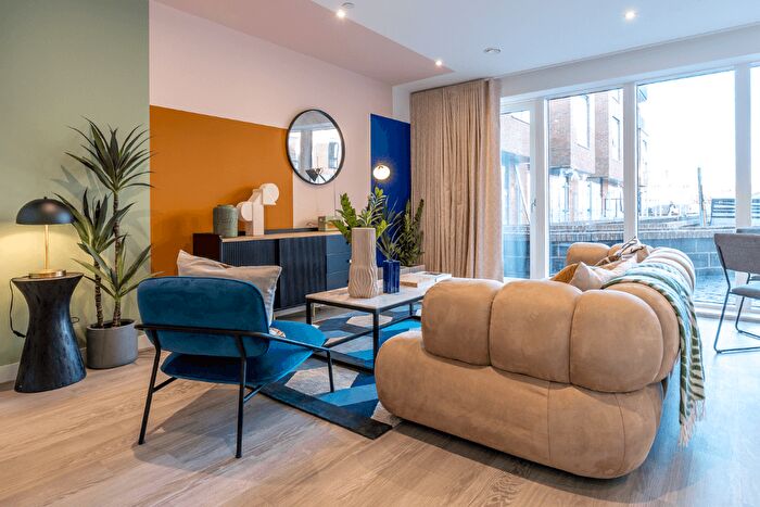 1 Bedroom Flat For Sale In Bell Road, Hounslow, TW3
