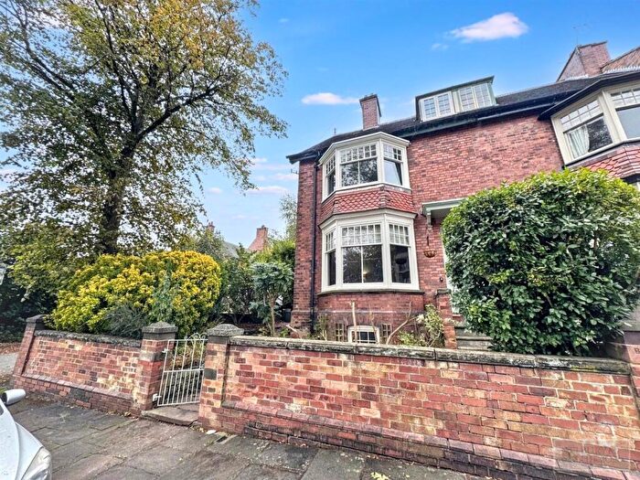 4 Bedroom Town House For Sale In Hartington Street, Leek, ST13