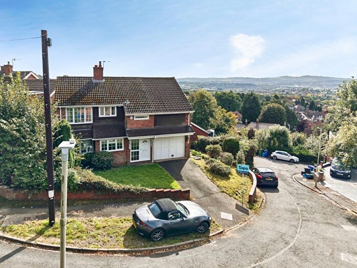 5 Bedroom Detached House For Sale In View Drive, Oakham, Dudley, DY2