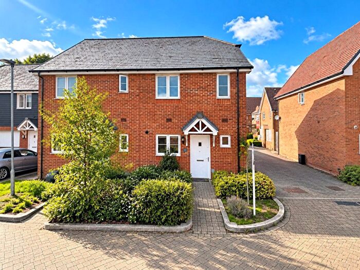 2 Bedroom End Of Terrace House For Sale In Gull Lane, Bracknell, Berkshire, RG12