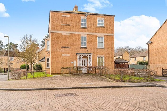 2 Bedroom Flat To Rent In Meadow Lane, Witney, OX28