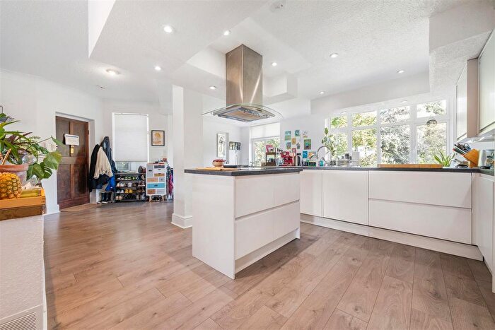 2 Bedroom Flat For Sale In Westgate Road, Beckenham, Kent, BR3