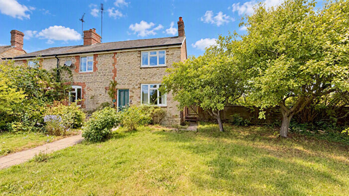 2 Bedroom Cottage For Sale In Manor Cottages, Manor Road, OX17