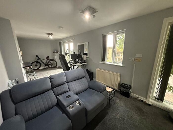 2 Bedroom Apartment To Rent In West View, Boothtown, Halifax, HX3
