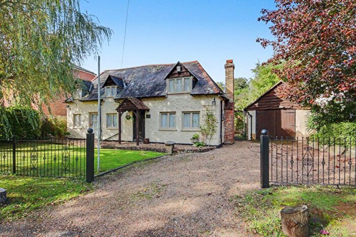3 Bedroom Detached House For Sale In Lippen Lane, Warnford, SO32