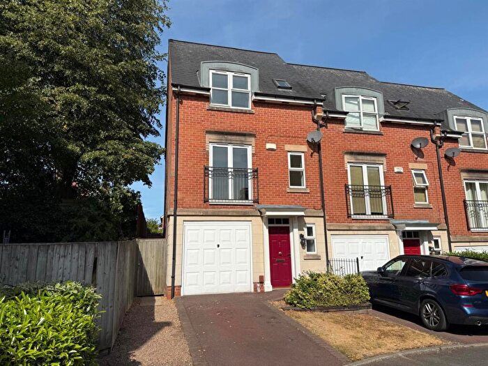 3 Bedroom Town House For Sale In St Katherine Court, Derby, DE22