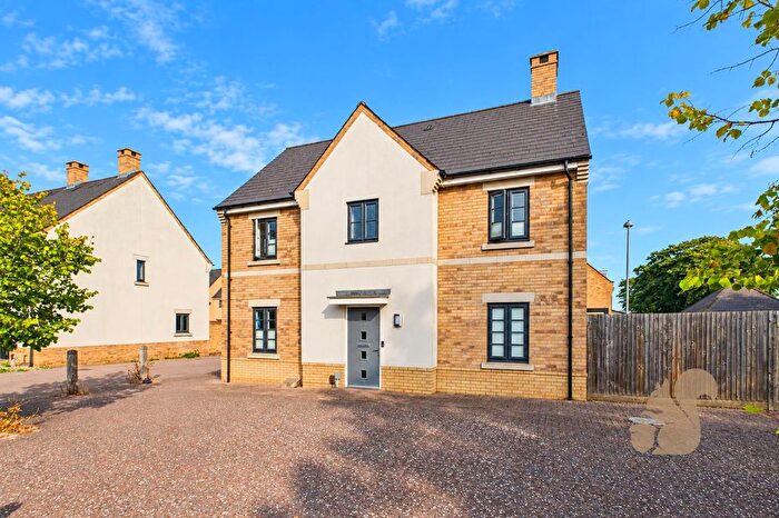 4 Bedroom Detached House For Sale In Brigade Grove, Colchester, CO2