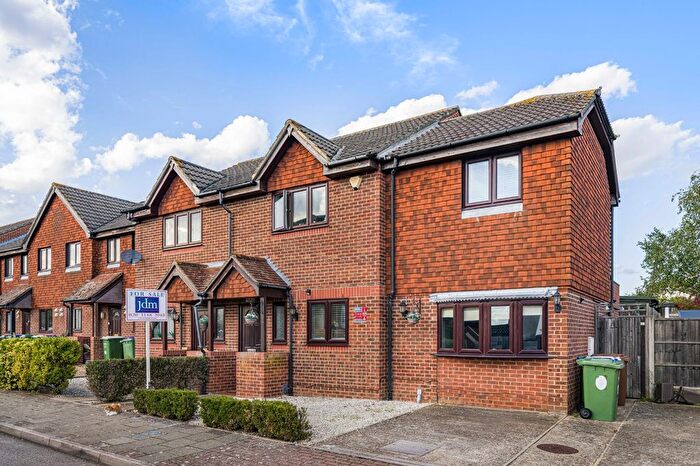 3 Bedroom End Of Terrace House For Sale In Charlotte Close, Bexleyheath, DA6