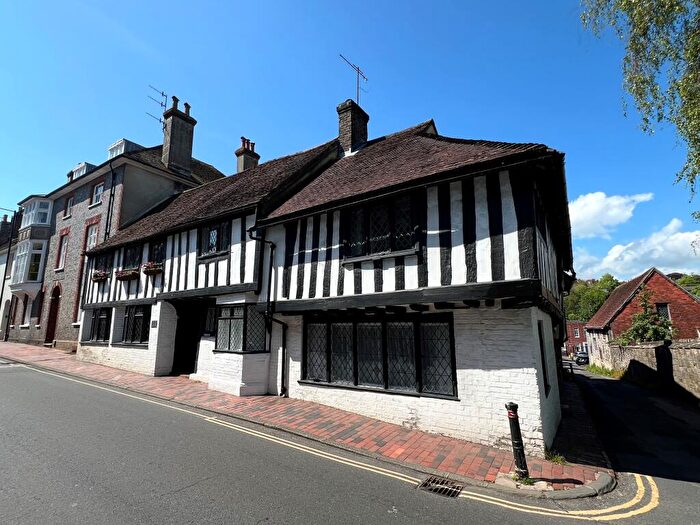 3 Bedroom Cottage To Rent In Southover High Street, Lewes, BN7