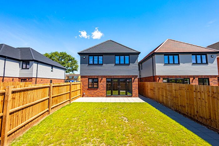 4 Bedroom Detached House For Sale In Third Avenue, Stanford-Le-Hope, SS17