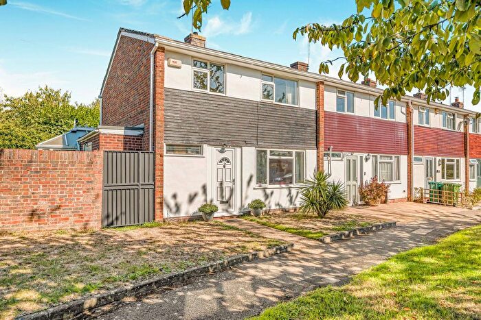 3 Bedroom End Of Terrace House For Sale In Gordon Road, Shepperton, TW17