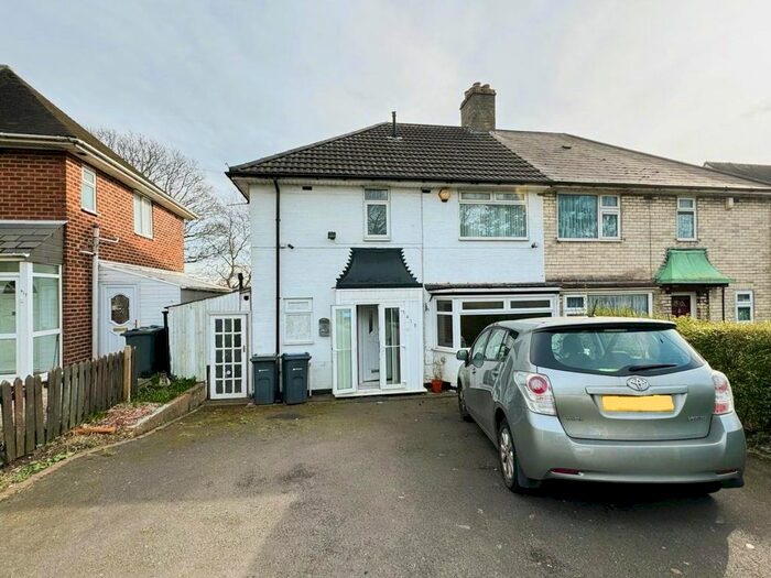 4 Bedroom Semi-Detached House For Sale In College Road, Kingstanding, Birmingham, B44