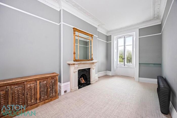 3 Bedroom Apartment To Rent In Lewes Crescent, Brighton, BN2