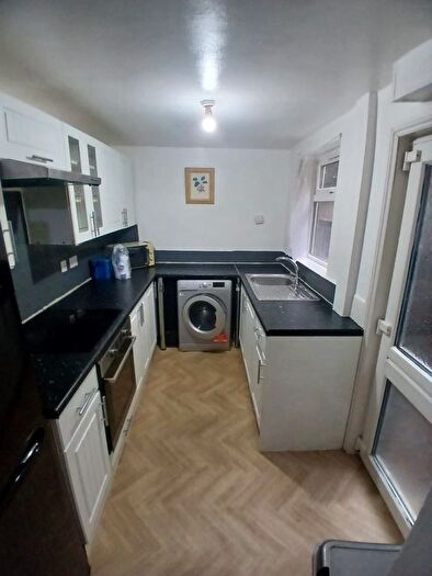 3 Bedroom Terraced House To Rent In Hartley Road, Luton, LU2