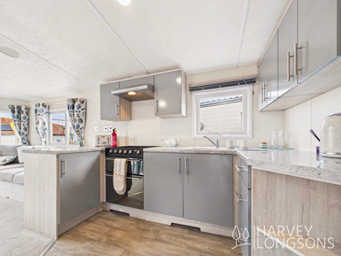 2 Bedroom Mobile/park Home For Sale In St. Johns Road, Whitstable, CT5