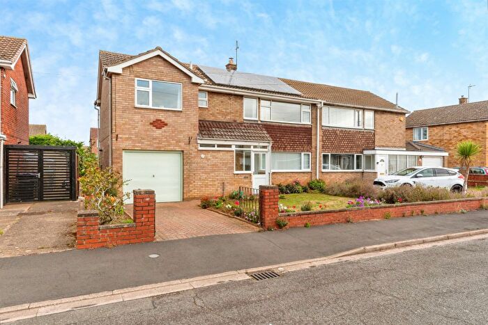 3 Bedroom Semi-Detached House For Sale In Eskdale Road, Grantham, NG31