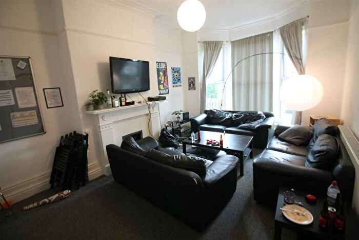 8 Bedroom House To Rent In Kelso Road, Hyde Park, Leeds, LS2