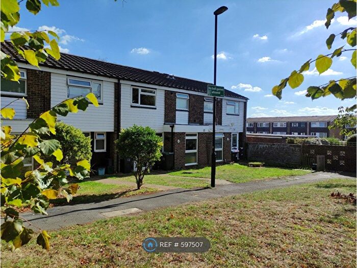 3 Bedroom End Of Terrace House To Rent In Gibsons Hill, London, SW16