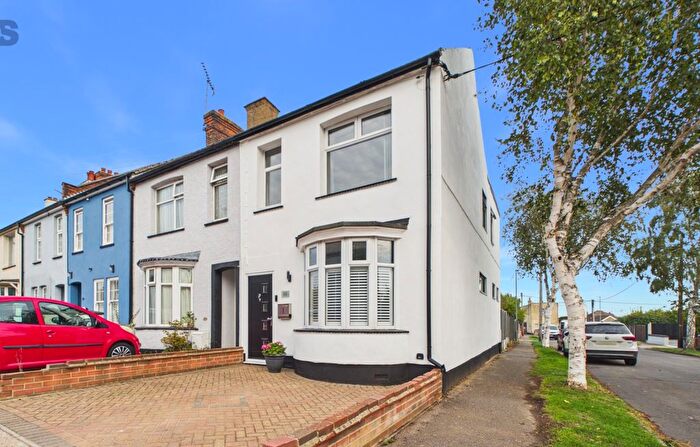 4 Bedroom End Of Terrace House For Sale In Short Road, Hadleigh, Essex, SS7