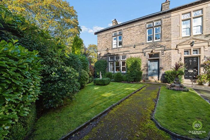 6 Bedroom Semi-Detached House For Sale In Brooklands Road, Burnley, BB11