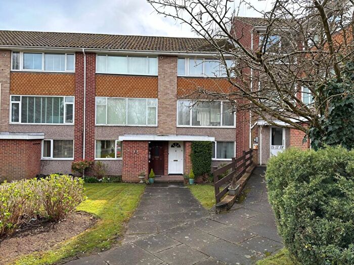 2 Bedroom Flat For Sale In Little Sutton Lane, Sutton Court Little Sutton Lane, B75