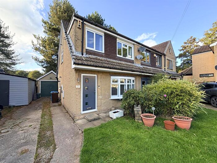 3 Bedroom Semi-Detached House To Rent In River View Road, Oughtibridge, S35