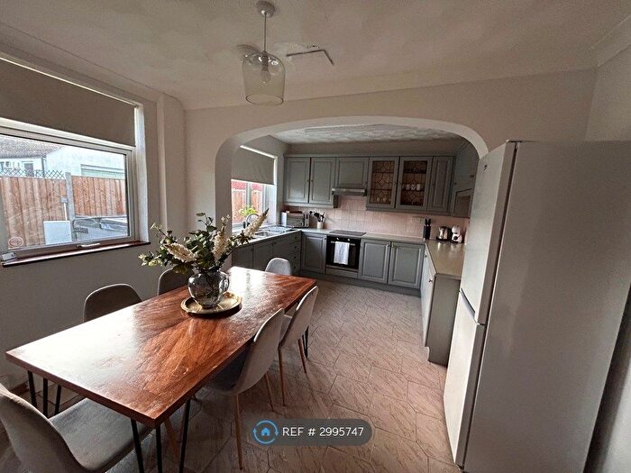 4 Bedroom Detached House To Rent In Milton Road, Clapham, Bedford, MK41