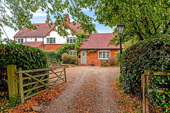 4 Bedroom Semi-Detached House For Sale In Dunton Lane, Biggleswade, SG18
