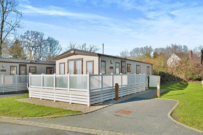 3 Bedroom Lodge For Sale In Spring Meadows, Cotswold Hoburne, Cotswold Water Park, GL7