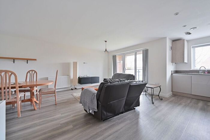 2 Bedroom Flat To Rent In Dome Mews, Watford, WD25